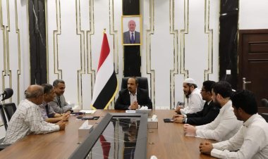 برعاية المحافظ .. التوقيع على عقدي تحسين النظافة والتغذية بهيئة ابن سيناء بالمكلا