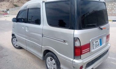 القبض على أشخاص قاموا بسرقة مبلغ مالي من سيارة أحد المواطنين بمدينة المكلا