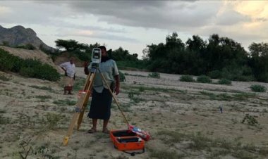 نزول فريق هندسي من الأشغال العامة عدن - ابين لانشاء قنوات مياه لوادي مليحة مديرية لودر