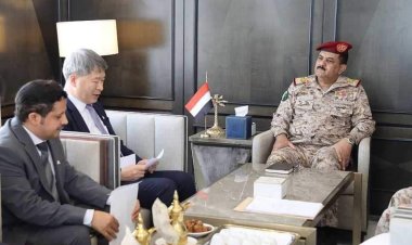 وزير الدفاع يلتقي سفير كوريا الجنوبية لدى اليمن