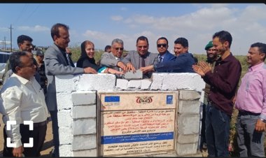 الوزير السقطري يضع حجر الأساس لمشروع بناء مركز الصادرات السمكية بعدن