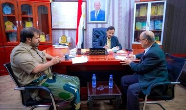 محافظ شبوة ورئيس الجامعة يوقعان على عقد توريد وتركيب منظومة طاقة شمسية لكلية الحاسوب وتكنولوجيا المعلومات بجامعة شبوة