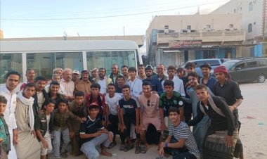 وكيل شبوة يلتقي بفريق نادي شباب أكتوبر في مدينة عزان بمديرية ميفعة.