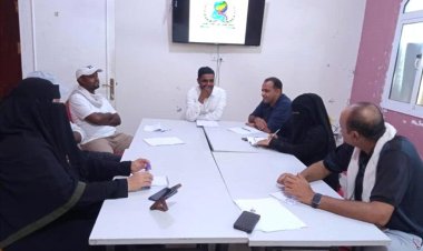 مناقشة آلية عمل صرف مستحقات الطلاب المتفوقين وفقا للآلية الجديدة بالمكلا