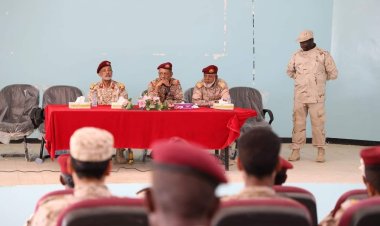 بحضور قائد قيادة المنطقة العسكرية الثانية تنظم حفلاً خطابياً بمناسبة الذكرى ٦١ لثورة ١٤ أكتوبر المجيدة في المكلا