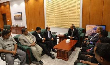 محافظ حضرموت يلتقي وفد المجلس الانتقالي الجنوبي