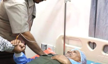 محافظ حضرموت يطمئن على صحة رجل الأعمال الشيخ عبدالله عمر بن دول