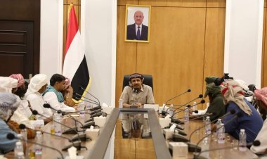 محافظ حضرموت يطلع على احتياجات أهالي مديريتي ثمود ورماه ويؤكد الاهتمام بمديريات الشريط الصحراوي