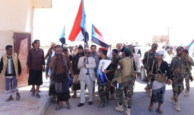 رئيس تنفيذية انتقالي شبوة يتفقد عدداً من النقاط الأمنية والعسكرية في مدينة عتق