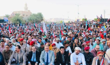 قيادات المجلس الانتقالي تهنئ العميد المحمدي بمناسبة النجاح الباهر لمليونية سيئون التاريخية