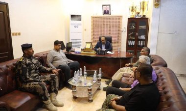 محافظ حضرموت يزور إدارة الأمن والشرطة بساحل حضرموت ويناقش مع قيادتها الأوضاع الأمنية وجهود تعزيز الأمن