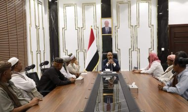 محافظ حضرموت يلتقي عددًا من مناصب آل العطاس بمديرية حريضة