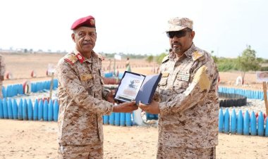 بارجاش يشيد بجهود مهندسي المنطقة الثانية في تطهير حضرموت من الألغام