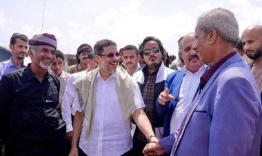 رئيس الوزراء يقوم بزيارة لمنزل الفريق الصبيحي ويثمن دوره الوطني والنضالي في الدفاع عن اليمن وشعبها