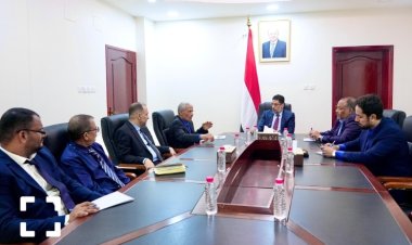 رئيس الوزراء يجتمع برئيس اللجنة الأمنية والعسكرية ويؤكد دعم الحكومة لأعمالها