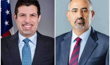 الرئيس الزُبيدي يناقش مع سفير الولايات المتحدة تطورات الأوضاع في بلادنا والمنطقة