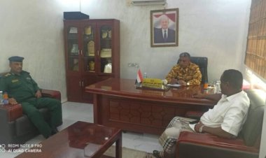 مدير أمن المهرة يناقش مع مدير مديرية الغيضة الأوضاع الأمنية