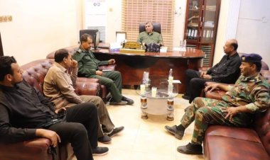 العميد المنهالي يناقش مع مستشار مدير عام مديرية المكلا آلية إزالة المخالفات المشوهة لمظهر المدينة