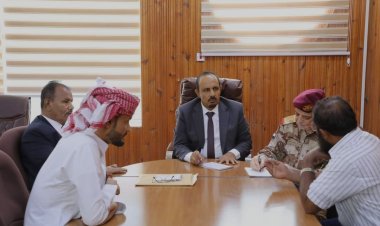 المحافظ بن ماضي يطلع على جهود التطوير الإداري والأمني بميناء الوديعة البري