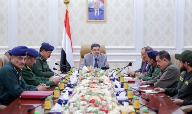 رئيس الوزراء يعقد اجتماعاً بقيادة وزارة الداخلية ومدراء عموم الشرطة في المحافظات المحررة