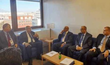 محافظ البنك المركزي ووزير المالية يلتقيان المدير التنفيذي للمجموعة العربية والمالديف في صندوق النقد الدولي