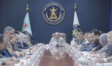 هيئة الرئاسة تطالب بإجراءات صارمة وسريعة لوقف انهيار قيمة العملة وتحذر من استمرار السياسة المالية القائمة