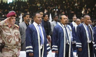 محافظ حضرموت يشهد حفل تخرج الدفعة السادسة بجامعة سيئون ويؤكد أنها باتت منارةً للعلم ومركزاً للإشعاع الحضاري والفكري