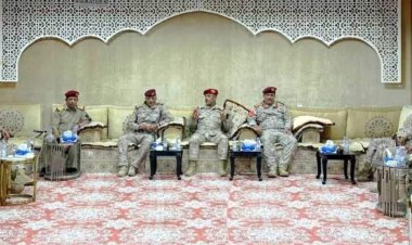 رئيس هيئة الأركان يلتقي بقيادة محور أبين