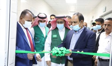 محافظ حضرموت يدشن واحدة من أكبر وأجود محطات معالجة المياه لمرضى الكلى بسيئون ويُشيد بتدخلات المملكة في الجوانب الإنسانية والتنموية