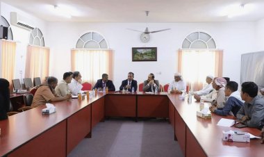 محافظ حضرموت يناقش مع رجال المال والأعمال بالوادي تسهيل الحركة التجارية والاستثمارية