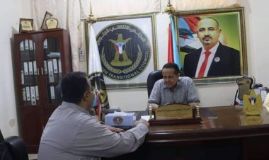 رئيس تنفيذية انتقالي لحج يناقش مع مدير البنك المركزي تردي العملة المحلية وانعكاساتها بالمحافظة