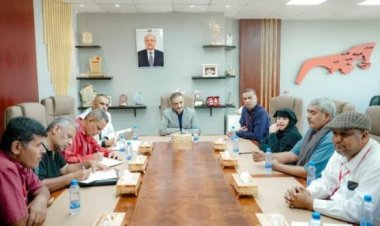 محافظ عدن يقر زيادة 30 ألف ريال شهرياً للمعلمين بالعاصمة عدن