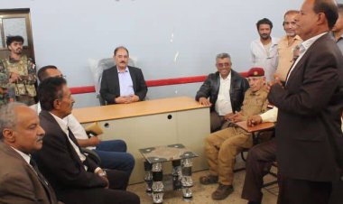 محافظ الضالع يشرف على تسليم موقع مشروع تجهيز وتأثيث كلية المجتمع