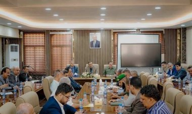 تنفيذي عدن يقف أمام سير العمل الخدمي والتنموي