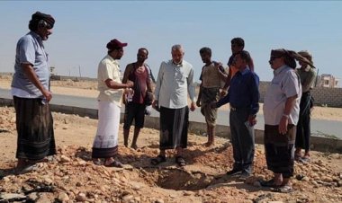 وكيل الشؤون الفنية محافظة المهرة يتفقد سير العمل في مشروع تشجير المدخل الجنوبي لمدينة الغيضة