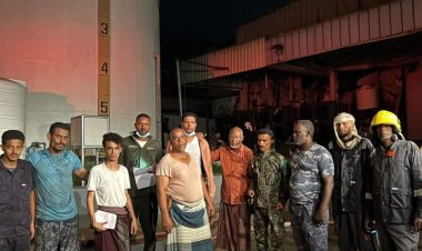 أمن حضرموت يطمئن المواطنين ويؤكد سيطرته الكاملة على الحريق الهائل بالقرب من ميناء المكلا