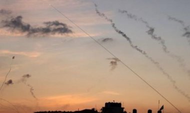 مقتل شخص بغارة إسرائيلية على حافلة صغيرة محمّلة بالذخيرة قرب بيروت