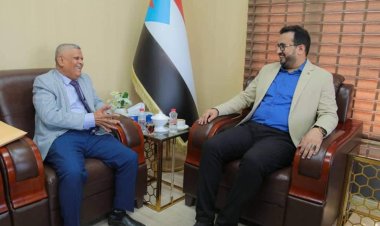 العولقي يلتقي عميد كلية الإعلام ويؤكد استمرار دعم الهيئة للكلية وطلابها