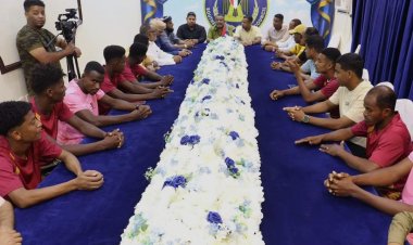 مدير إدارة الشباب والرياضة بتنفيذية انتقالي حضرموت يستقبل بعثة نادي شباب سيحوت