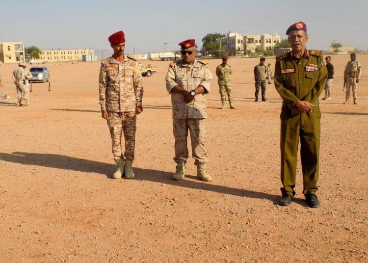 قائد المنطقة العسكرية الثانية يختتم الدورة التخصصية لمدفع 23مم م/ط و يدشن مشروع مخبز رغيف خاص باللواء الريان