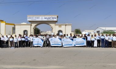 احتجاجات في المكلا لأكاديمي حضرموت : مطالب متراكمة وحلول مفقودة