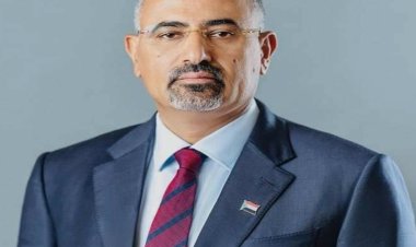 الرئيس الزُبيدي يعزي في وفاة الشيخ عبدالله ناصر أحمد سمنة العوذلي