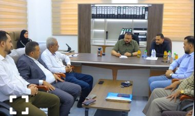 الوزير الحريزي يناقش تعزيز دور المؤسسة العامة للطرق والجسور بعدن