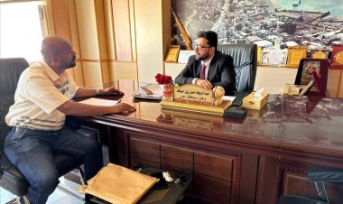 وكيل العاصمة عدن "السقاف" يناقش إجراءات إحالة المتقاعدين إلى المعاش واعتماد درجات وظيفية جديدة