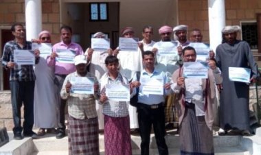 نقابة هيئة التدريس ومساعديهم في كلية التربية بسقطرى تنظم وقفة احتجاجية للمطالبة بتحسين الأوضاع المعيشية