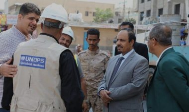 المحافظ بن ماضي يتفقد العمل في إنجاز 60% من مشروع صيانة وتأهيل المدخل الشرقي لمدينة المكلا