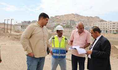 محافظ حضرموت يتفقد استكمال 36% من أعمال المرحلة الثانية لمشروع خور المكلا
