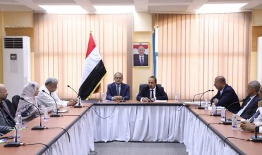 برعاية وحضور محافظ حضرموت ووزير الصحة.. المجلس الطبي الأعلى يعقد اجتماعه الدوري بالمكلا ويعهد للجنته الفرعية بحضرموت صلاحية منح تراخيص مزاولة المهنة للمحافظات الشرقية