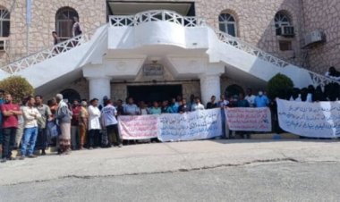 إضراب كلي مفتوح للمتعاقدين بهيئة مستشفى إبن سيناء بالمكلا