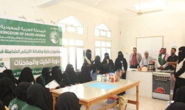 الدكتور باجابر يدشن دورات تدريبية مهنية لمعيلات الأيتام في مديريتي الشحر وغيل باوزير